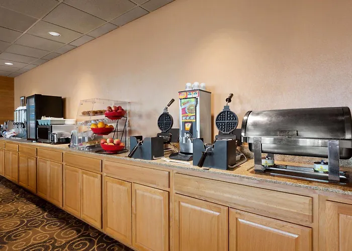 Ramada By Wyndham Bismarck Hotel